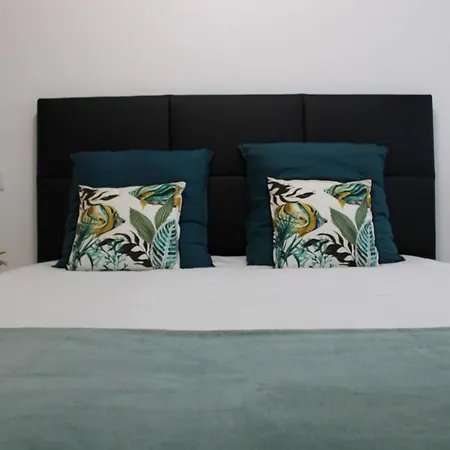 Salvador's House T2 - Rooftop Pool & Center * Nazare