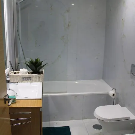 Salvador's House T2 - Rooftop Pool & Center Apartment *