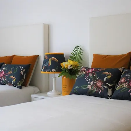 Salvador's House T2 - Rooftop Pool & Center Apartamento *