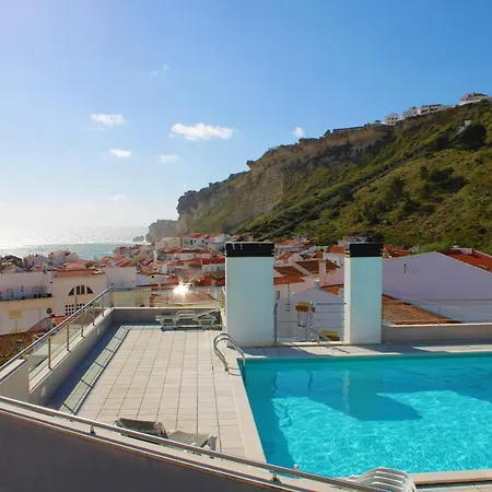 Salvador's House T2 - Rooftop Pool & Center * Ναζαρέ