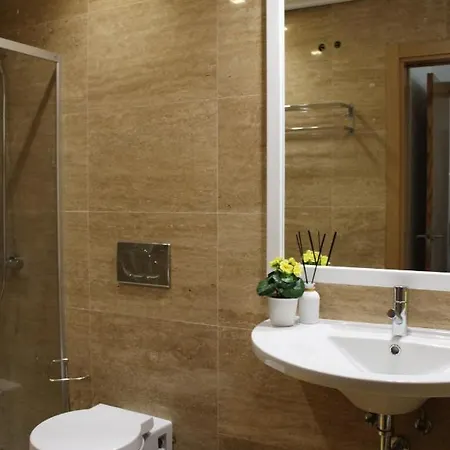 Salvador's House T2 - Rooftop Pool & Center Nazaré