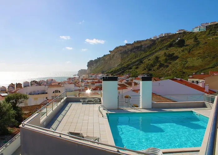 Salvador's House T2 - Rooftop Pool & Center * Ναζαρέ
